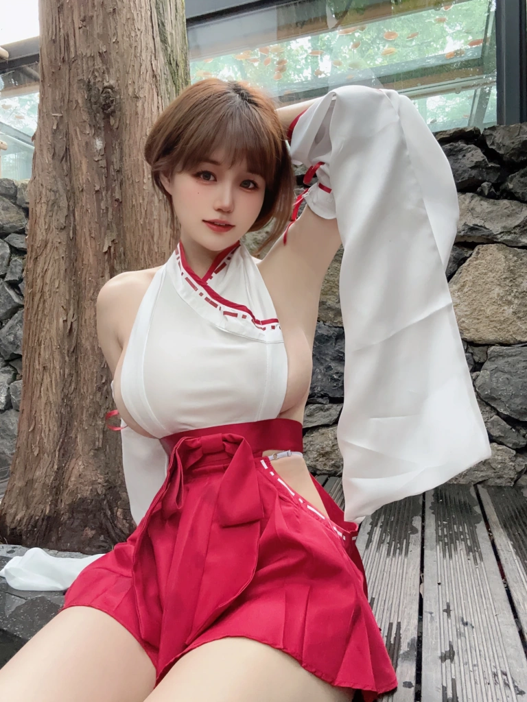小仓千代《Fantia 2023年04月会员合集（7期）》主题写真：82张全套美图，含2个视频