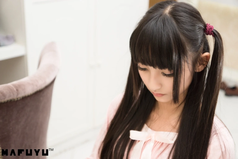 神楽坂真冬《粉白条纹》主题写真：106张全套美图，含1个视频