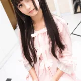 神楽坂真冬《粉白条纹》主题写真：106张全套美图，含1个视频