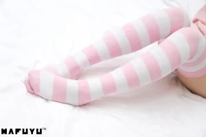 神楽坂真冬《粉白条纹》主题写真：106张全套美图，含1个视频