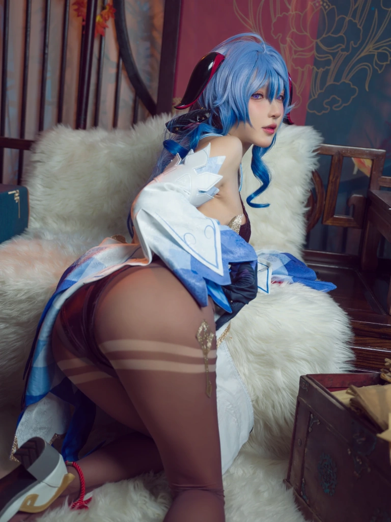 阿包也是兔娘《2021.11月舰长图包 原神 甘雨》主题写真：30张全套美图