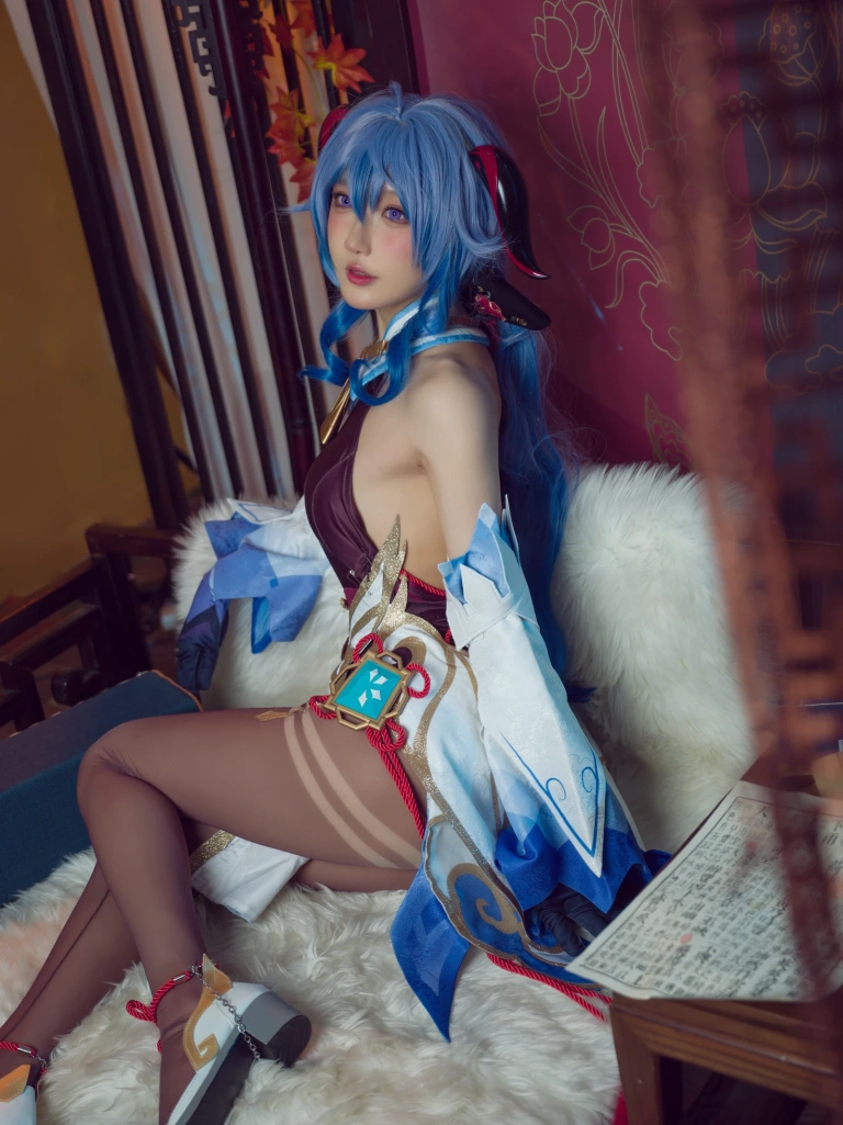 阿包也是兔娘《2021.11月舰长图包 原神 甘雨》主题写真：30张全套美图