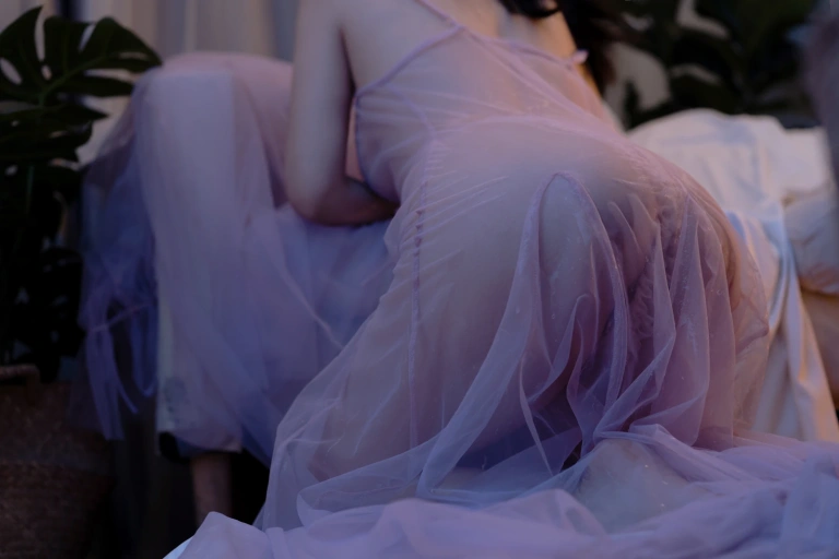 桃良阿宅《紫纱裙》主题写真：25张全套美图