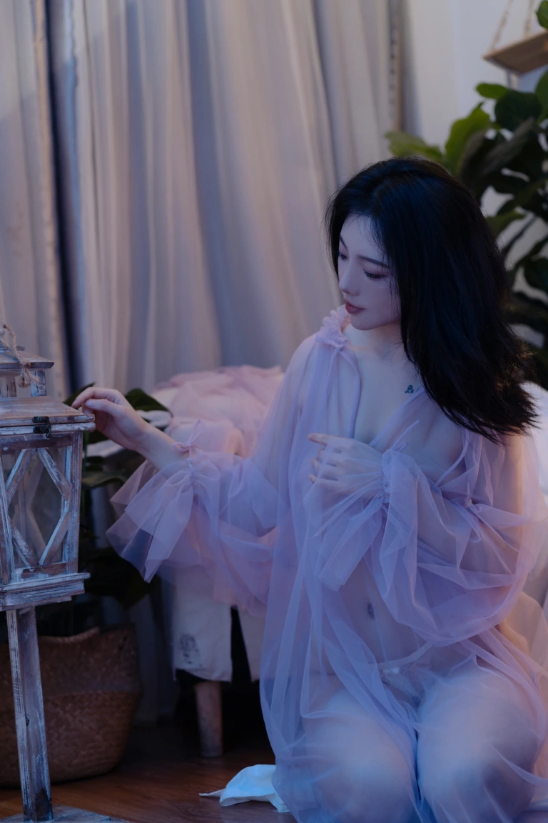 桃良阿宅《紫纱裙》主题写真：25张全套美图