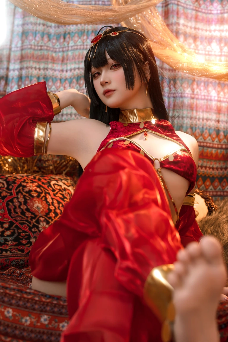 屿鱼《大凤舞娘 新年特典》主题写真：50张全套美图