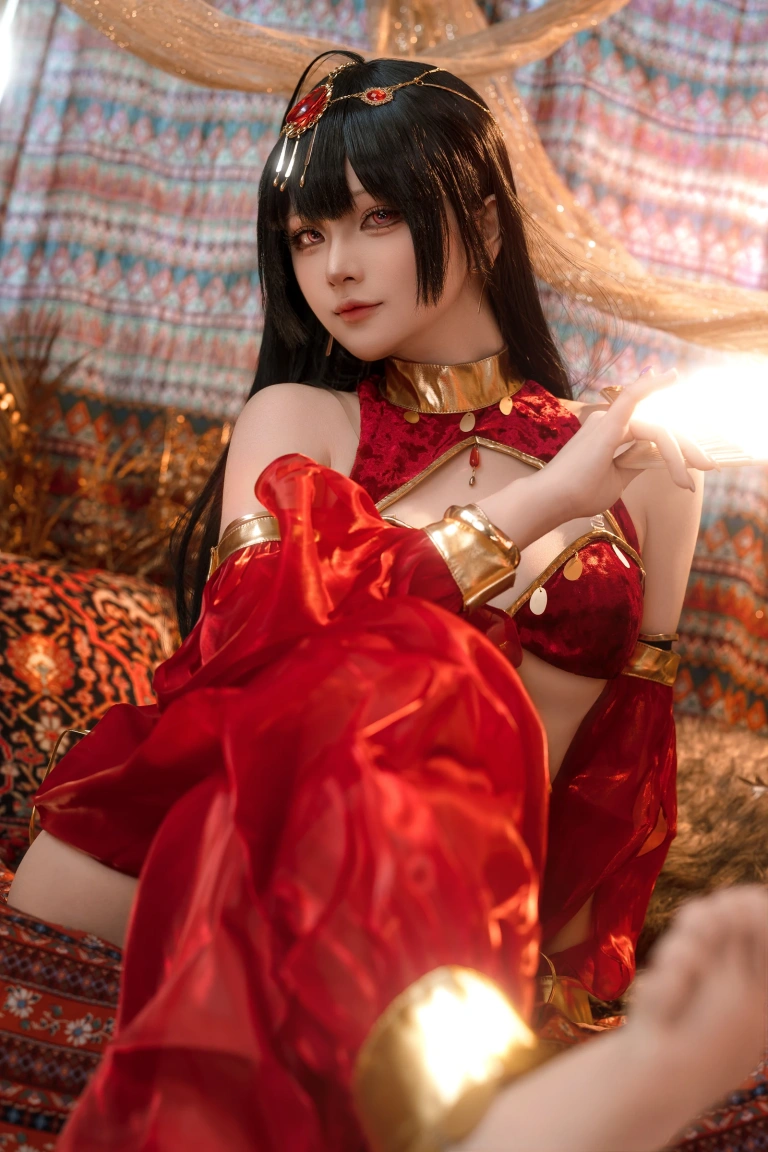 屿鱼《大凤舞娘 新年特典》主题写真：50张全套美图