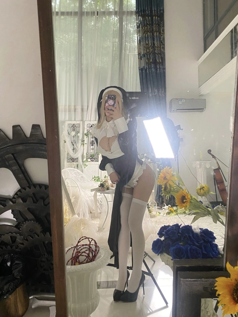 抱走莫子《生日特辑 修女》主题写真：75张全套美图，含11个视频