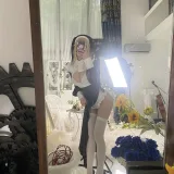 抱走莫子《生日特辑 修女》主题写真：75张全套美图，含11个视频