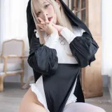 白烨《肉欲修女》主题写真：77张全套美图，含5个视频