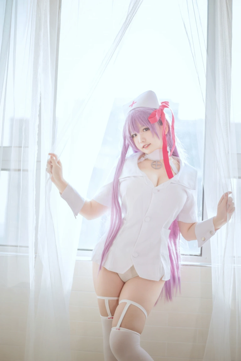 阿半今天很开心《BB护士》主题写真：25张全套美图