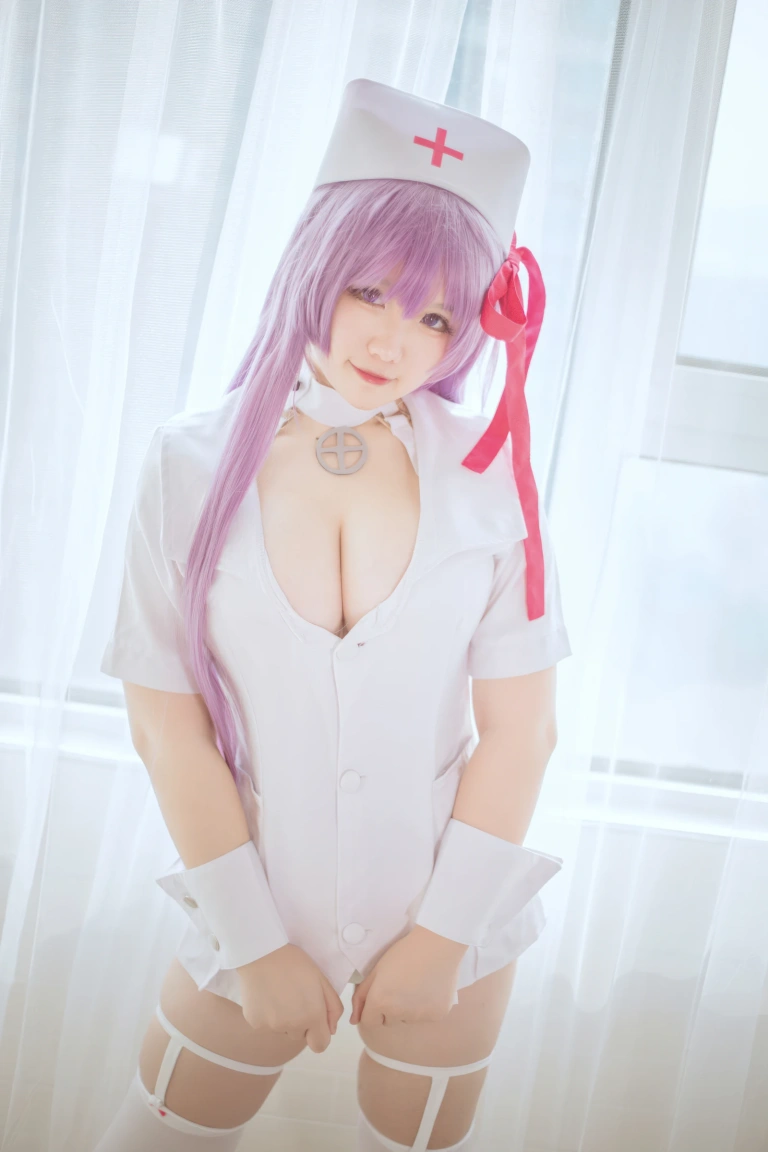 阿半今天很开心《BB护士》主题写真：25张全套美图