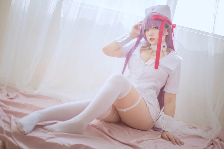 阿半今天很开心《BB护士》主题写真：25张全套美图