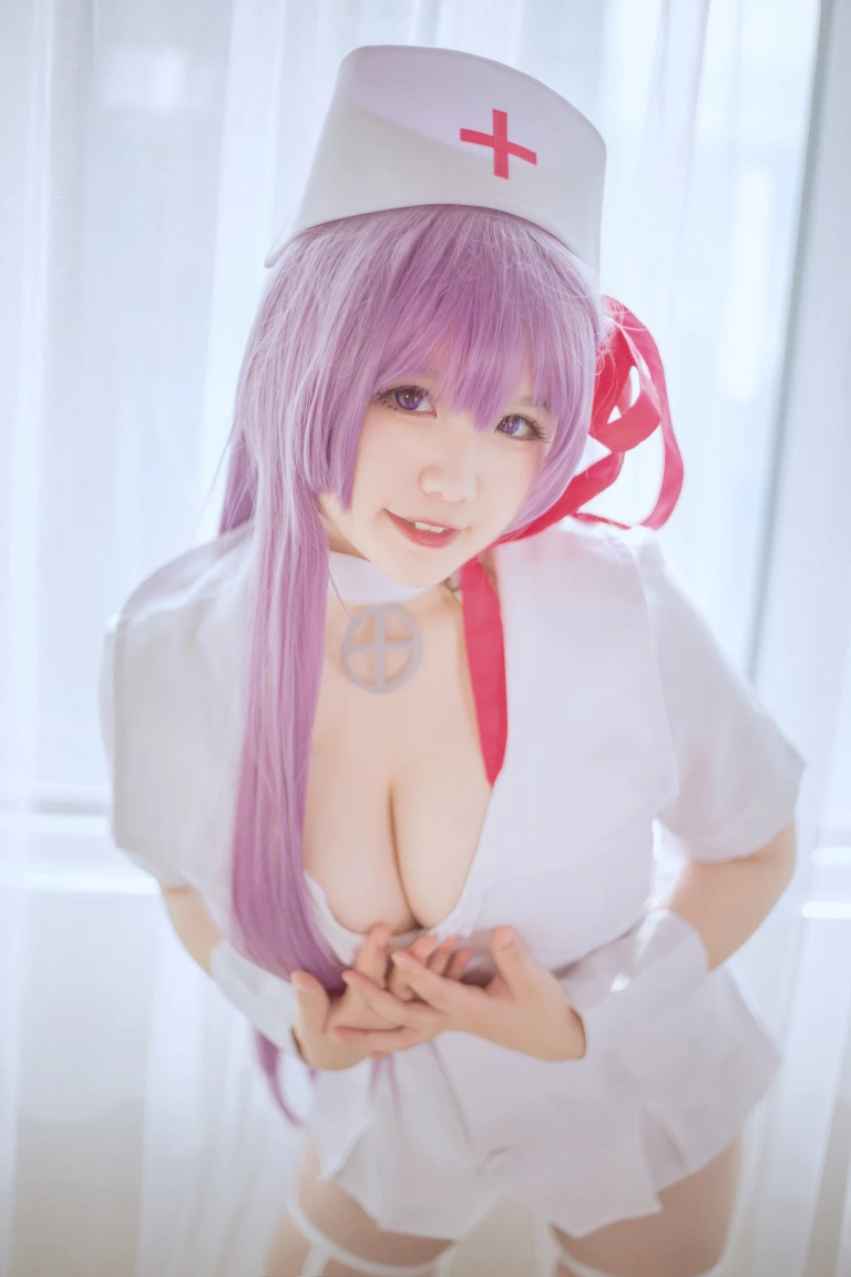 阿半今天很开心《BB护士》主题写真：25张全套美图