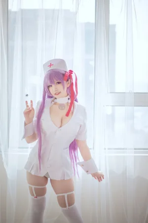 阿半今天很开心《BB护士》主题写真：25张全套美图