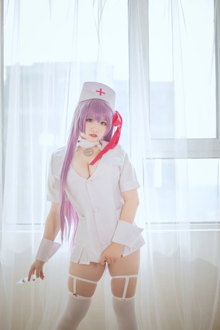 阿半今天很开心《BB护士》主题写真：25张全套美图