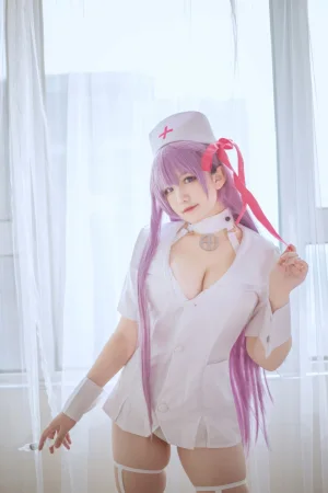 阿半今天很开心《BB护士》主题写真：25张全套美图