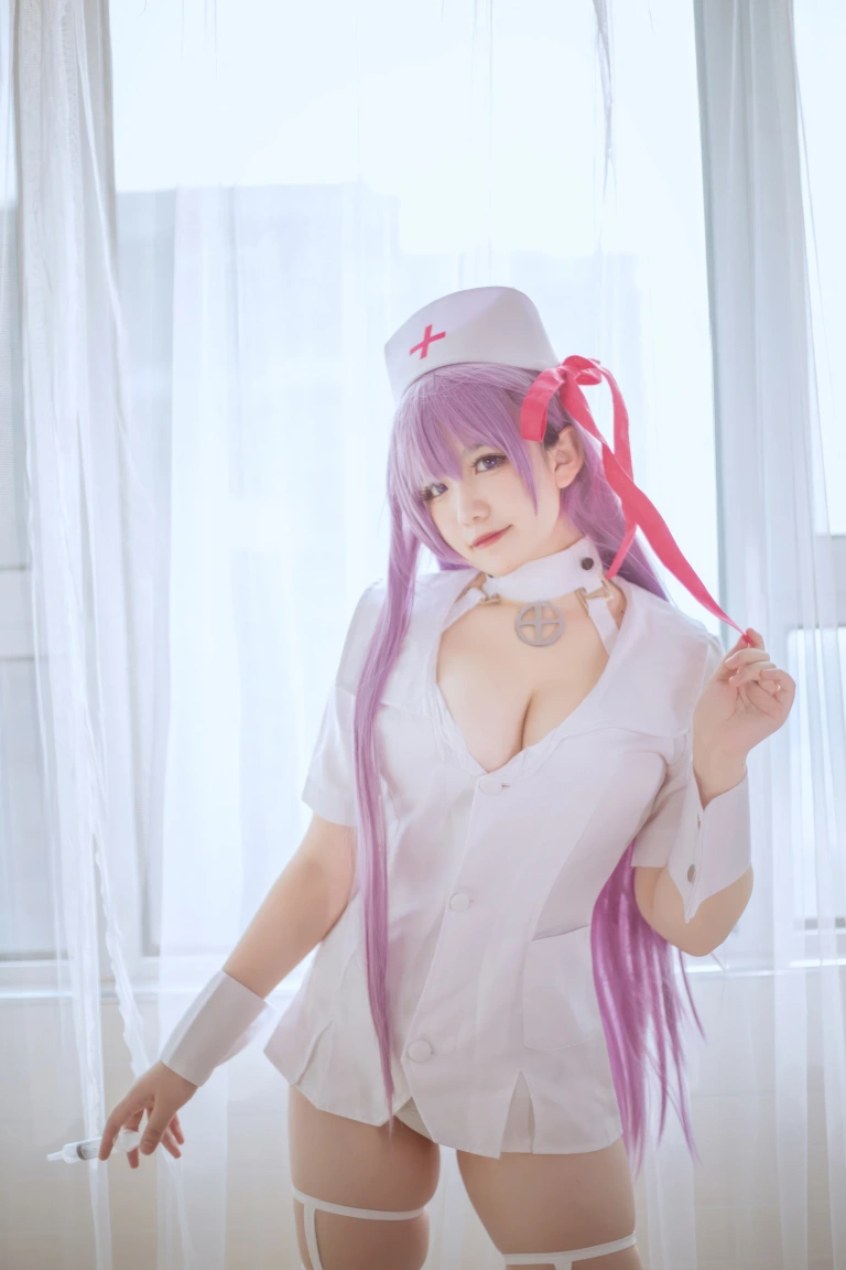 阿半今天很开心《BB护士》主题写真：25张全套美图