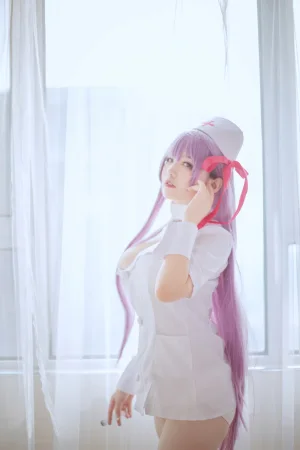 阿半今天很开心《BB护士》主题写真：25张全套美图