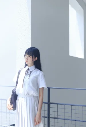 木棉棉《白裙jk》主题写真：35张全套美图