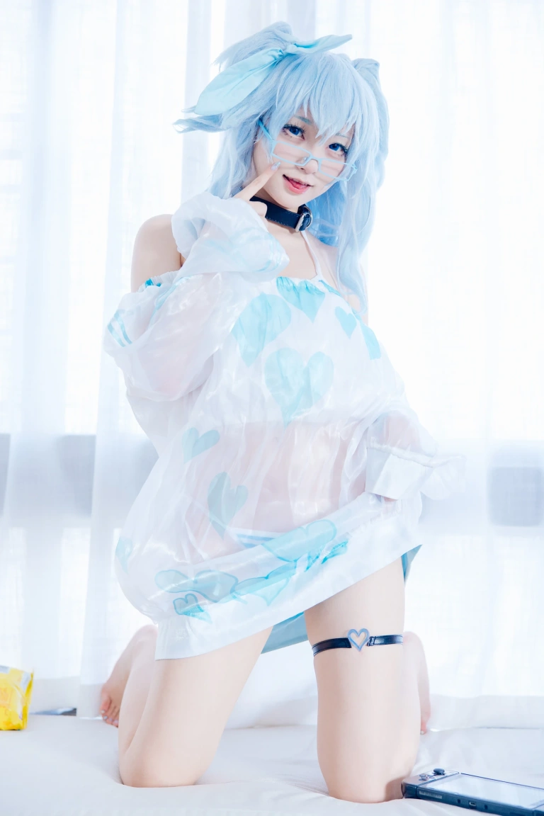 花铃《PA-15游戏时光》主题写真：14张全套美图