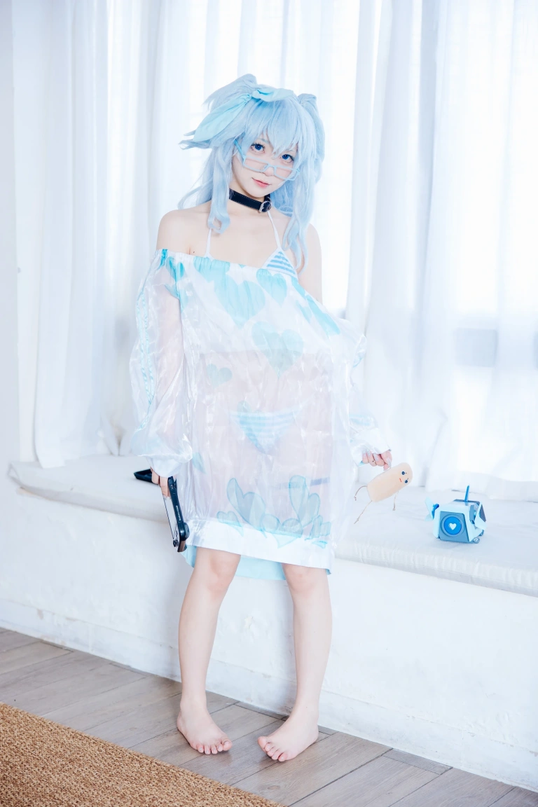 花铃《PA-15游戏时光》主题写真：14张全套美图