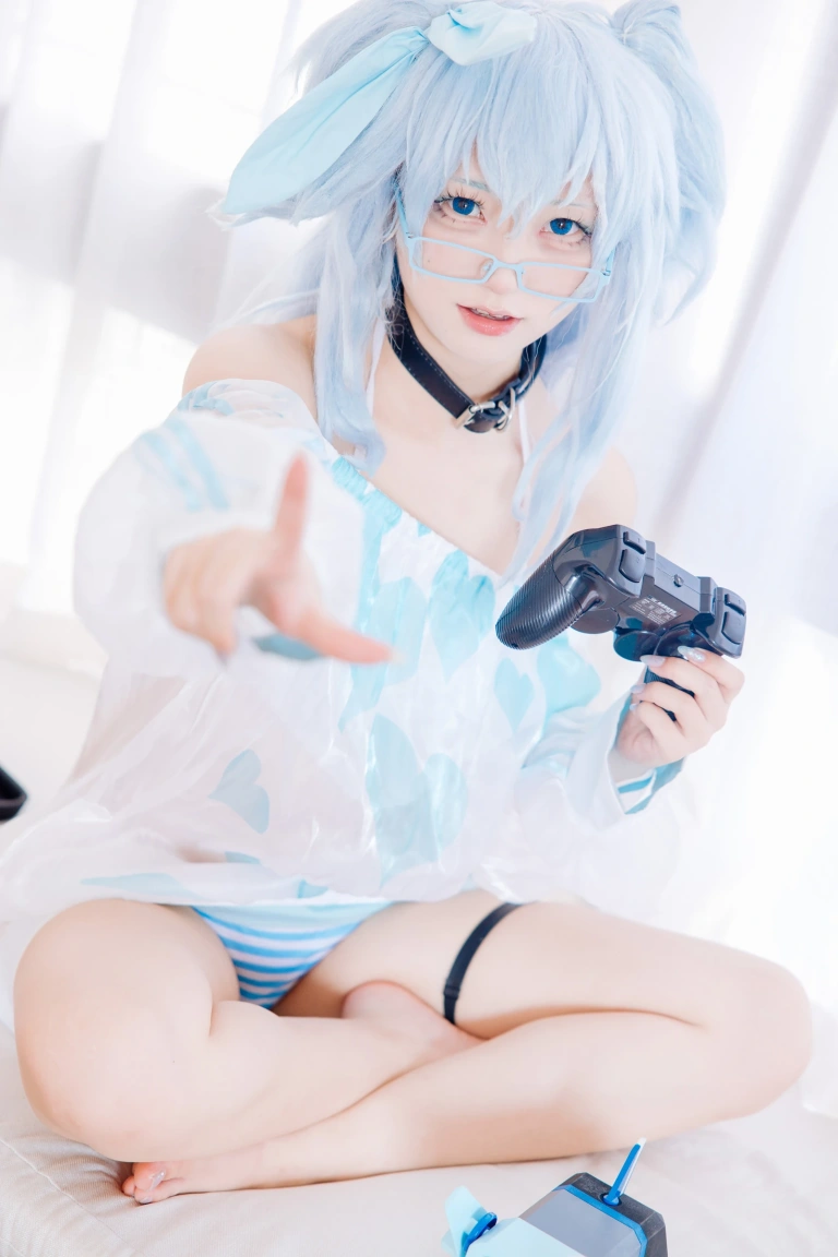 花铃《PA-15游戏时光》主题写真：14张全套美图