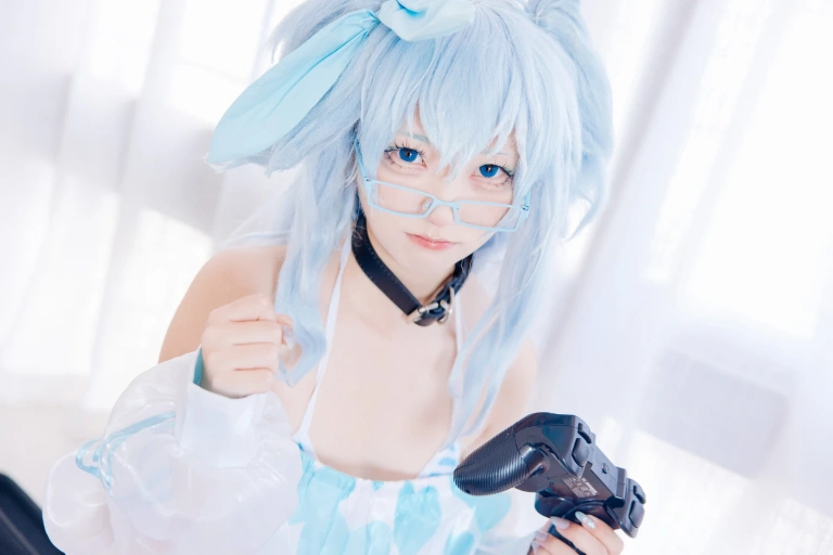 花铃《PA-15游戏时光》主题写真：14张全套美图