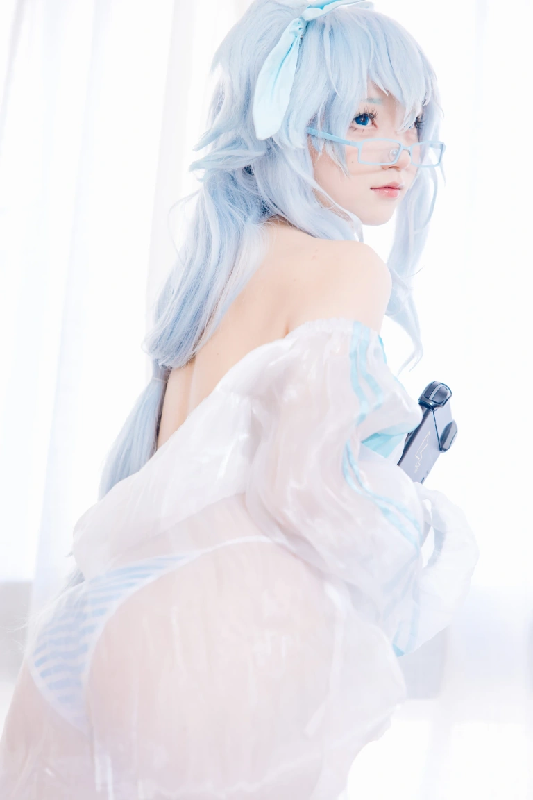 花铃《PA-15游戏时光》主题写真：14张全套美图