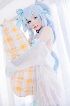 花铃《PA-15游戏时光》主题写真：14张全套美图