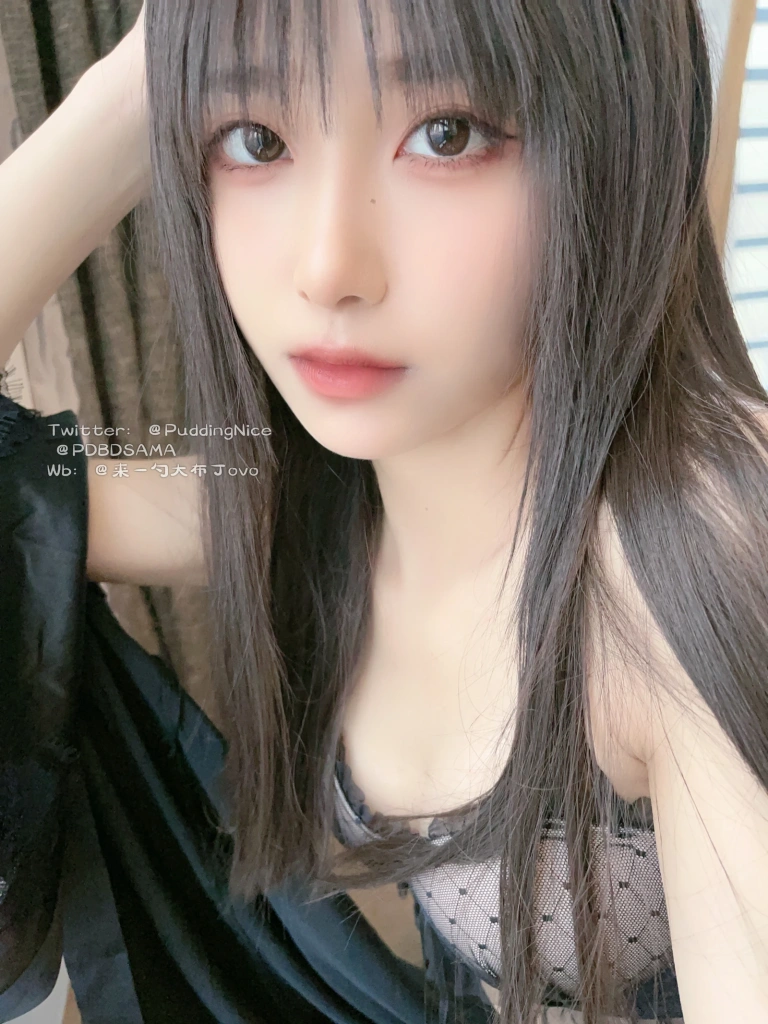 布丁大法《黑丝蜜桃》主题写真：15张全套美图