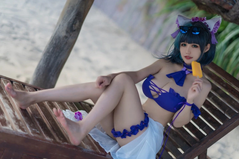 小仓千代《1月舰长 柴郡泳装》主题写真：22张全套美图