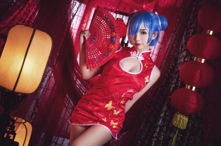面饼仙儿《雷姆旗袍》主题写真：23张全套美图