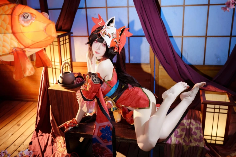 焖焖碳《崩坏·星穹铁道 花火》主题写真：27张全套美图