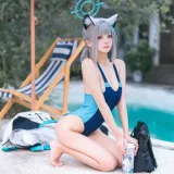 九柒喵《蔚蓝档案 砂狼白子泳装》主题写真：34张全套美图