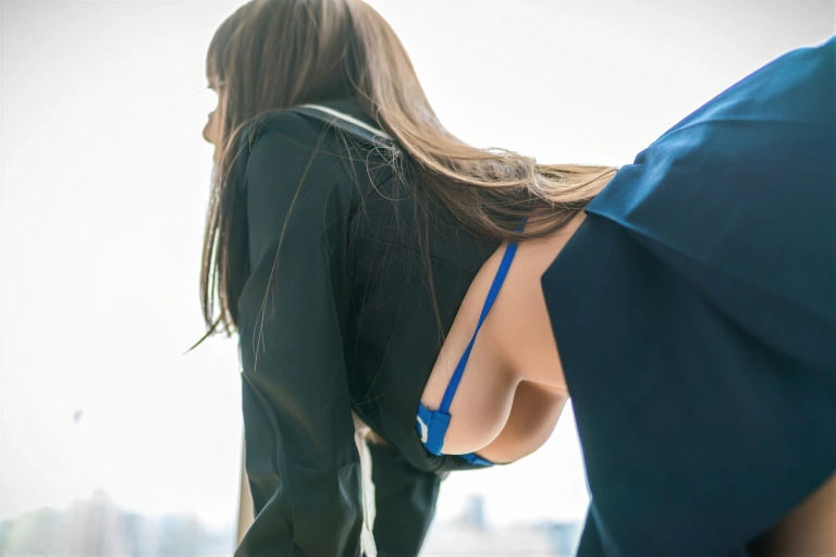 浅安安《风纪委员》主题写真：40张全套美图