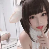 蜜汁猫裘《白丝毛衣》主题写真：40张全套美图，含3个视频