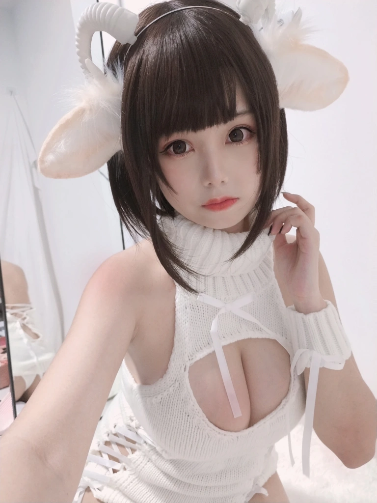 蜜汁猫裘《白丝毛衣》主题写真：40张全套美图，含3个视频