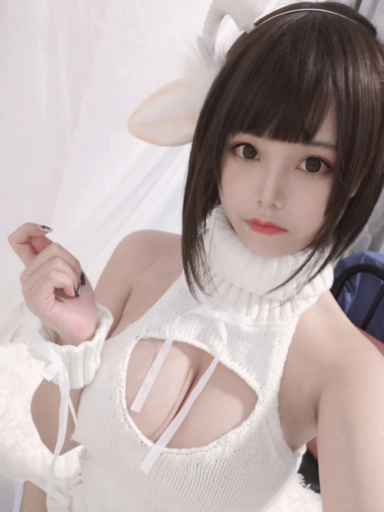 蜜汁猫裘《白丝毛衣》主题写真：40张全套美图，含3个视频