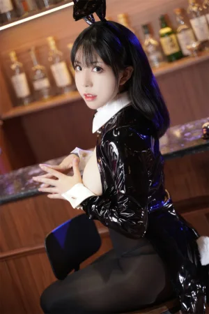虎森森《侍女兔兔》主题写真：41张全套美图