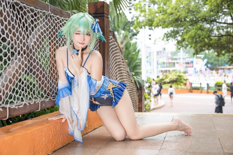 是三不是世《砂糖泳装》主题写真：44张全套美图