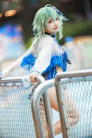 是三不是世《砂糖泳装》主题写真：44张全套美图