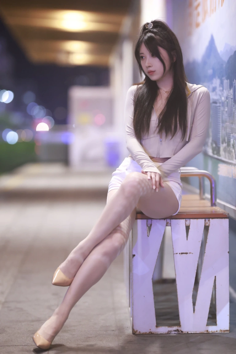 小女巫露娜《芳踪》主题写真：45张全套美图