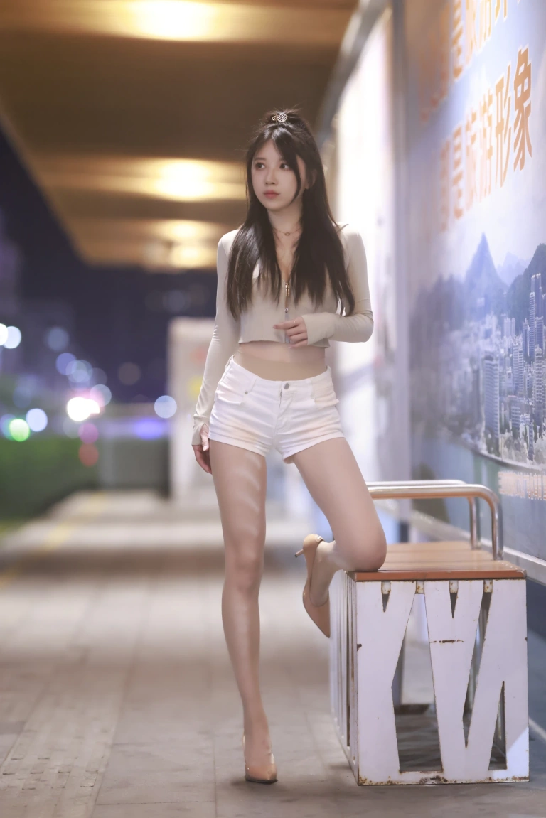 小女巫露娜《芳踪》主题写真：45张全套美图