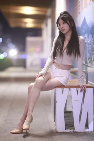 小女巫露娜《芳踪》主题写真：45张全套美图