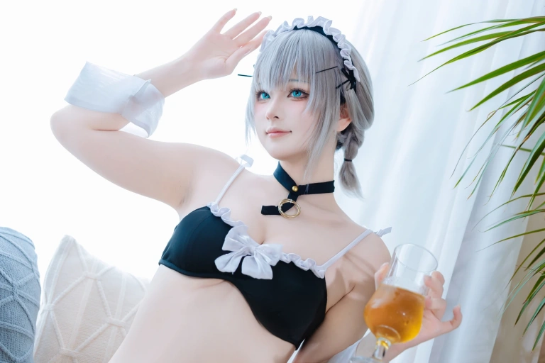 屿鱼《曼彻斯特泳装》主题写真：50张全套美图