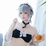 屿鱼《曼彻斯特泳装》主题写真：50张全套美图