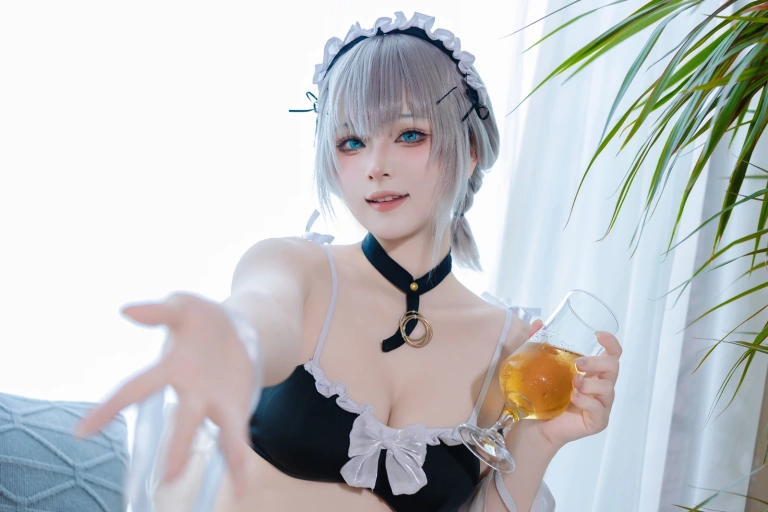 屿鱼《曼彻斯特泳装》主题写真：50张全套美图