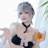 屿鱼《曼彻斯特泳装》主题写真：50张全套美图