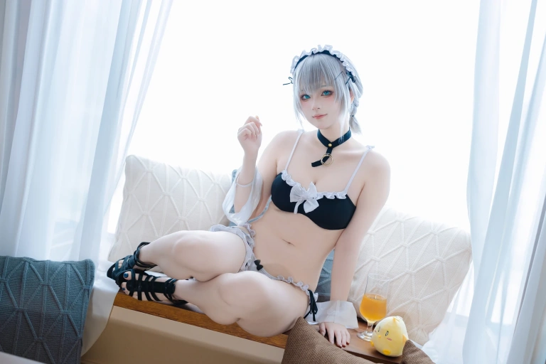 屿鱼《曼彻斯特泳装》主题写真：50张全套美图