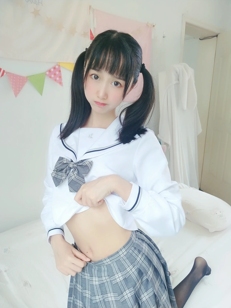 木棉棉《灰格子jk》主题写真：21张全套美图，含1个视频